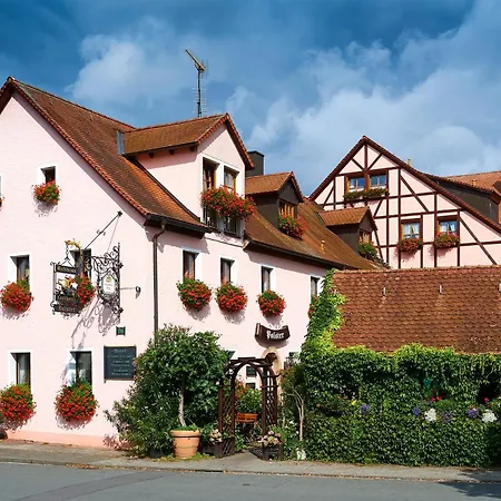 Und Polster Hotel 3*